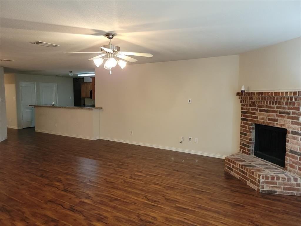 1934 Mosley Dr - Photo 3 of 12