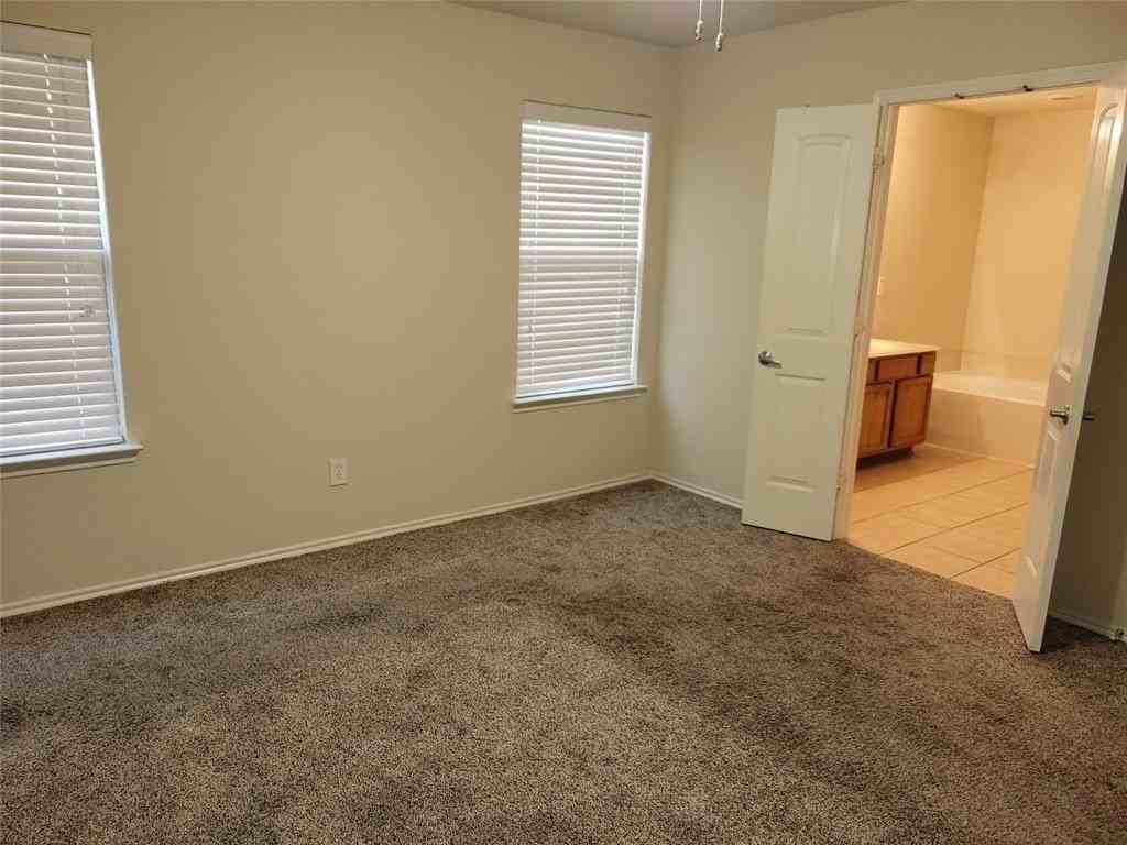 1934 Mosley Dr - Photo 5 of 12