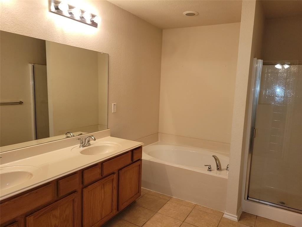 1934 Mosley Dr - Photo 6 of 12