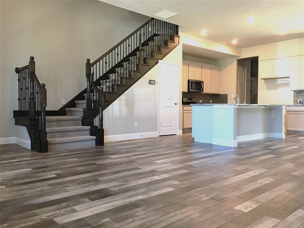 1353 Elaine Dr - Photo 4 of 34
