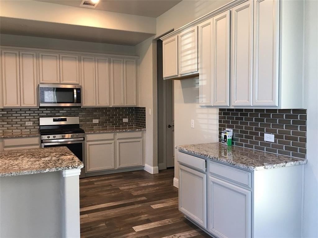 1353 Elaine Dr - Photo 5 of 34
