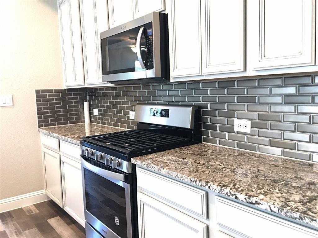 1353 Elaine Dr - Photo 6 of 34