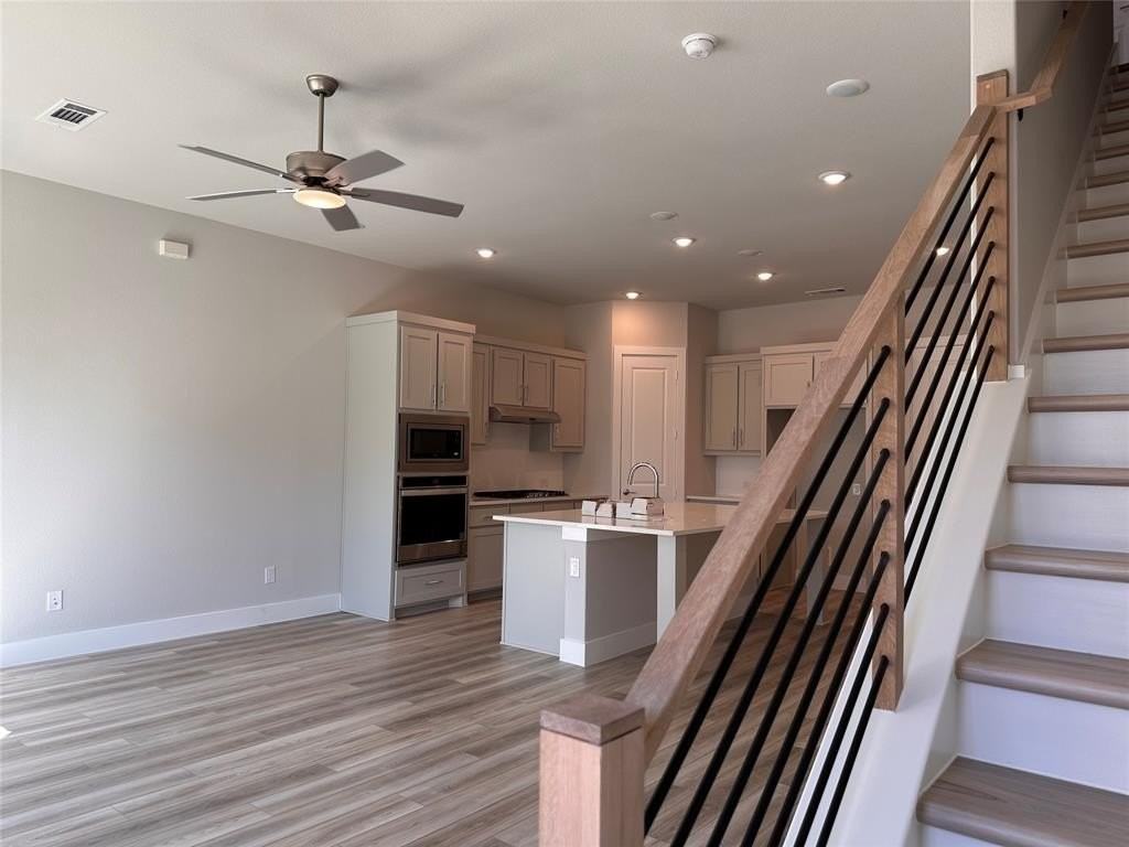 8121 Bromley Dr - Photo 6 of 35