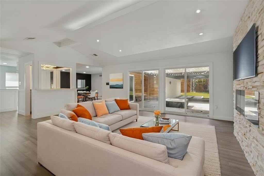 9447 Viewside Dr - Photo 3 of 27