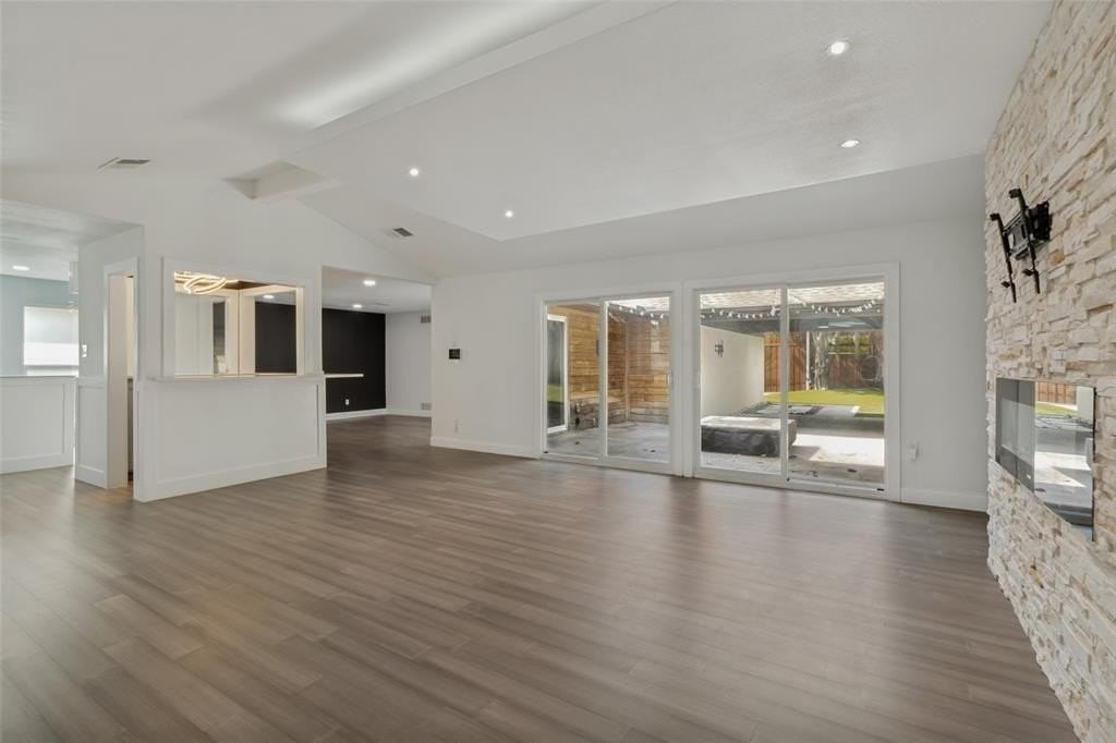 9447 Viewside Dr - Photo 4 of 27