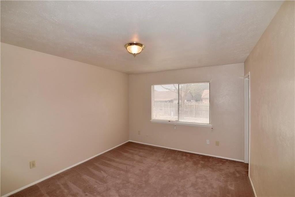 556 Hanover Dr - Photo 4 of 5