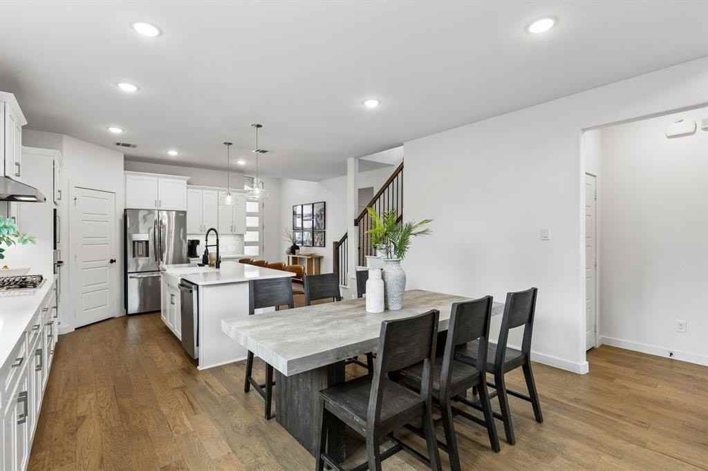 521 Remington Rd - Photo 5 of 10