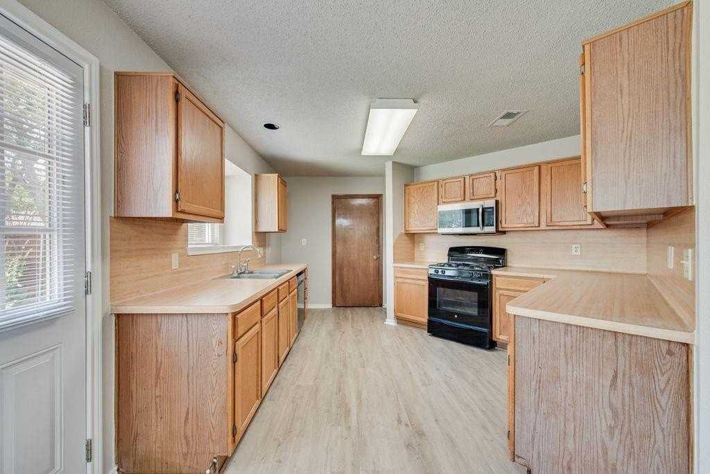 2618 Trumpet Dr - Photo 7 of 17