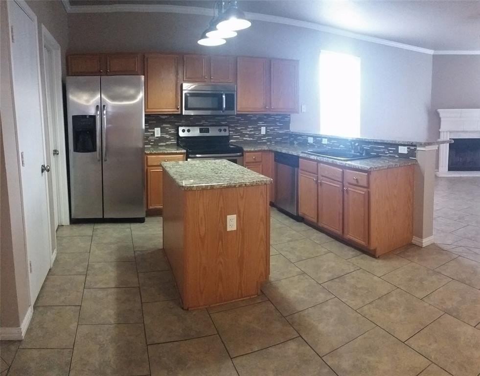 8640 Rainy Lake Dr - Photo 5 of 15