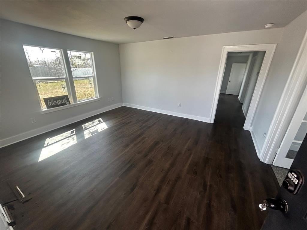 1742 Victoria St - Photo 3 of 12
