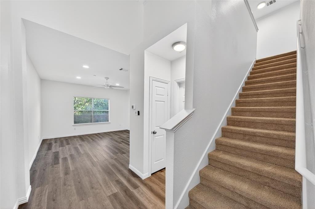 4522 Sycamore Dr - Photo 2 of 37