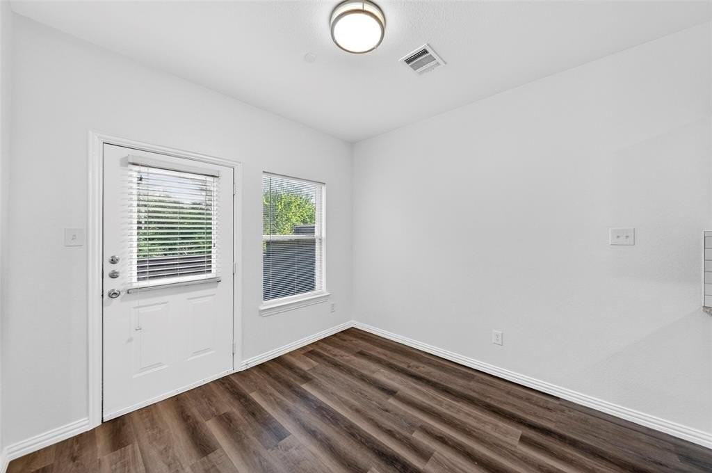 4522 Sycamore Dr - Photo 5 of 37