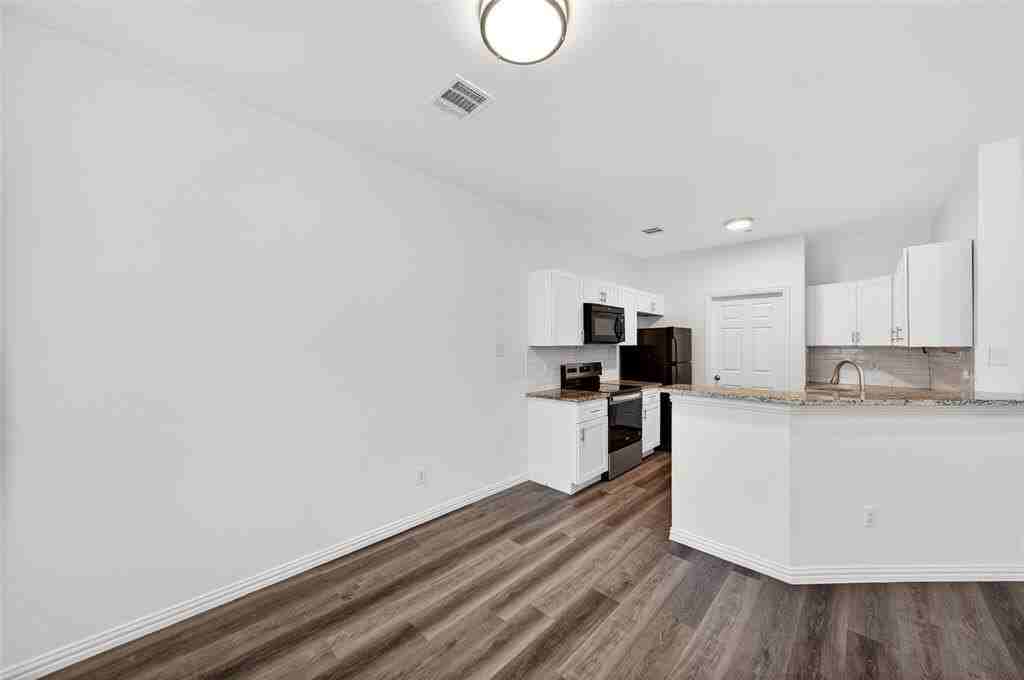 4522 Sycamore Dr - Photo 6 of 37