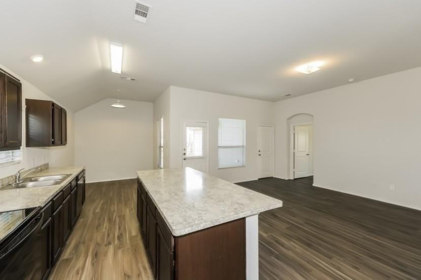 1814 Jasmine Dr - Photo 2 of 13