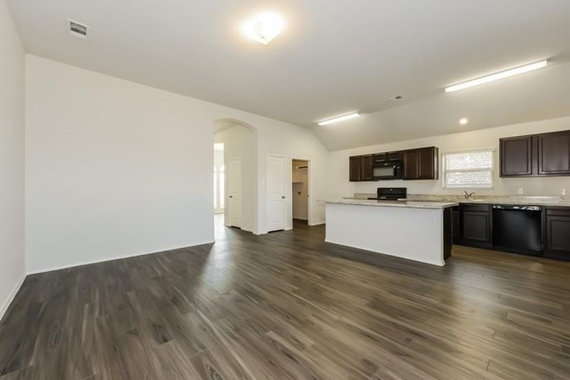 1814 Jasmine Dr - Photo 3 of 13