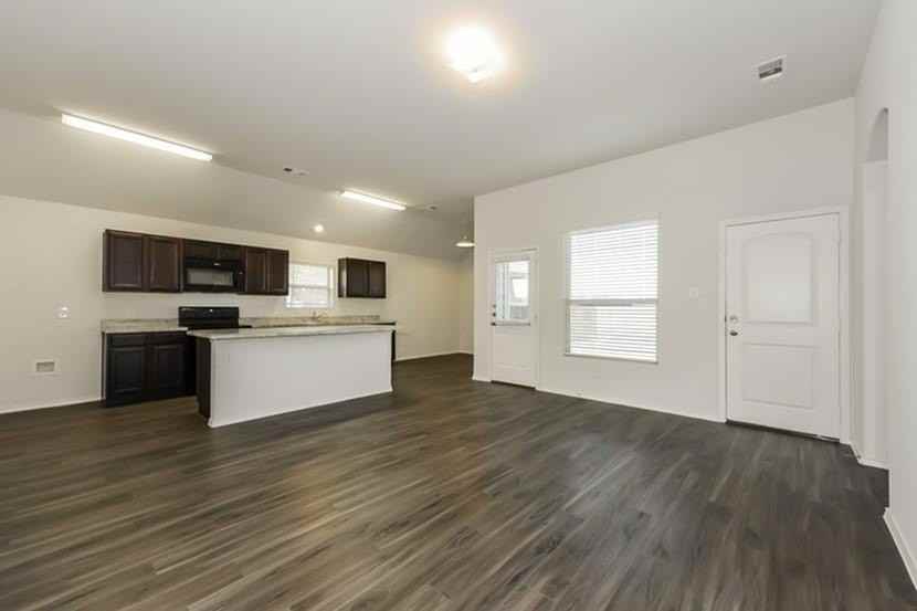 1814 Jasmine Dr - Photo 4 of 13