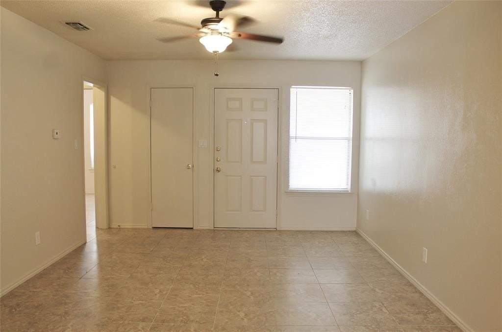 1104 Curtis Dr - Photo 2 of 10