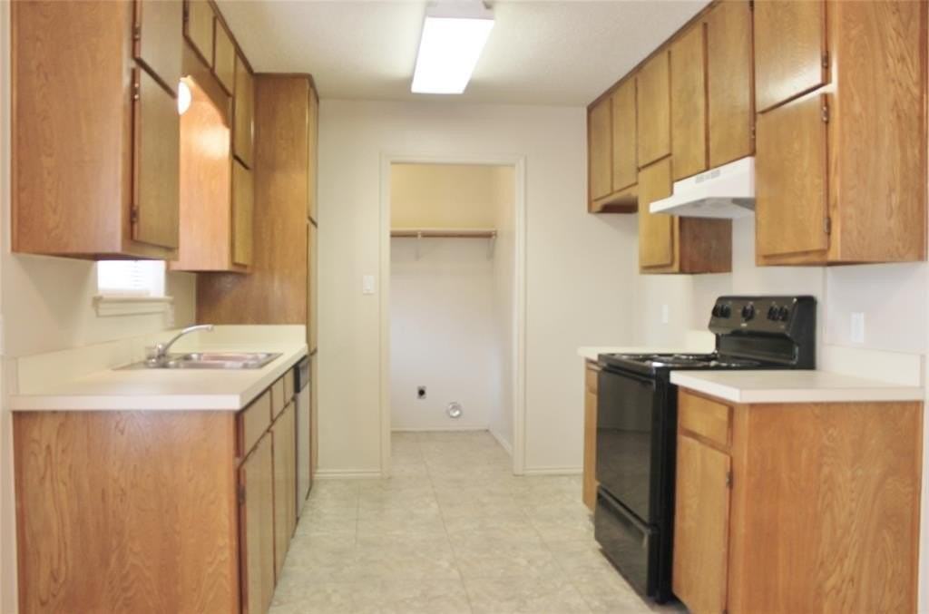 1104 Curtis Dr - Photo 3 of 10