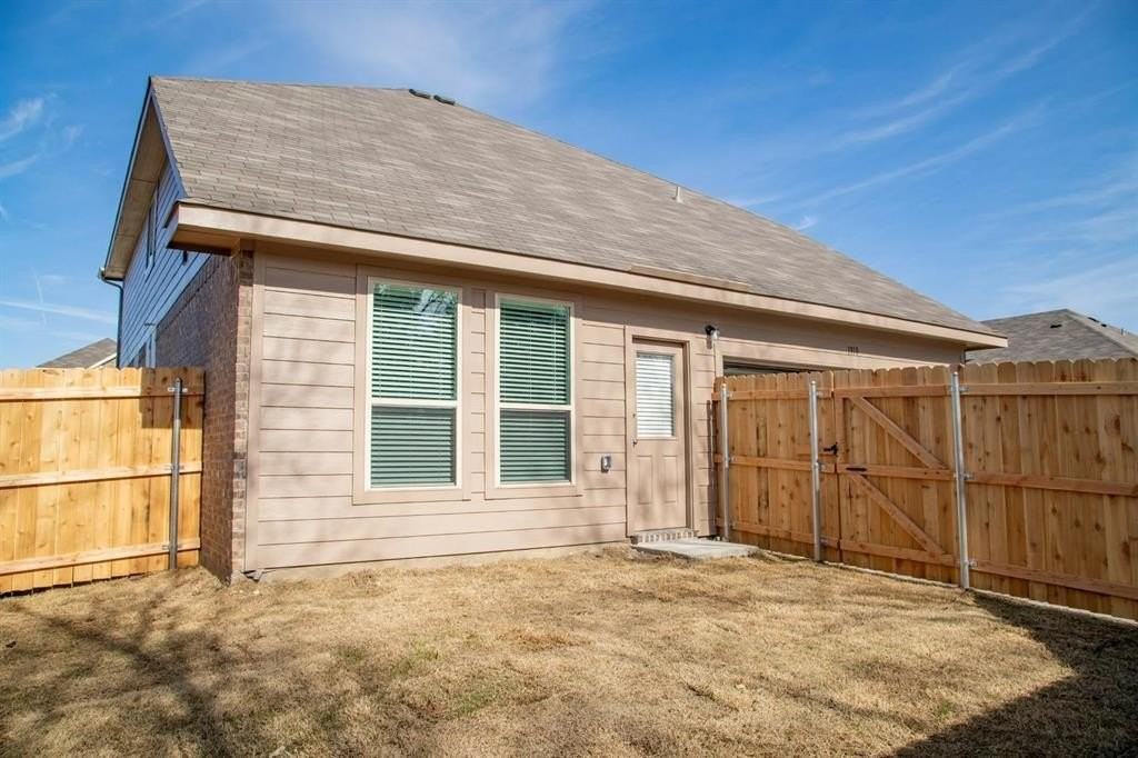 1910 Jasmine Dr - Photo 3 of 5