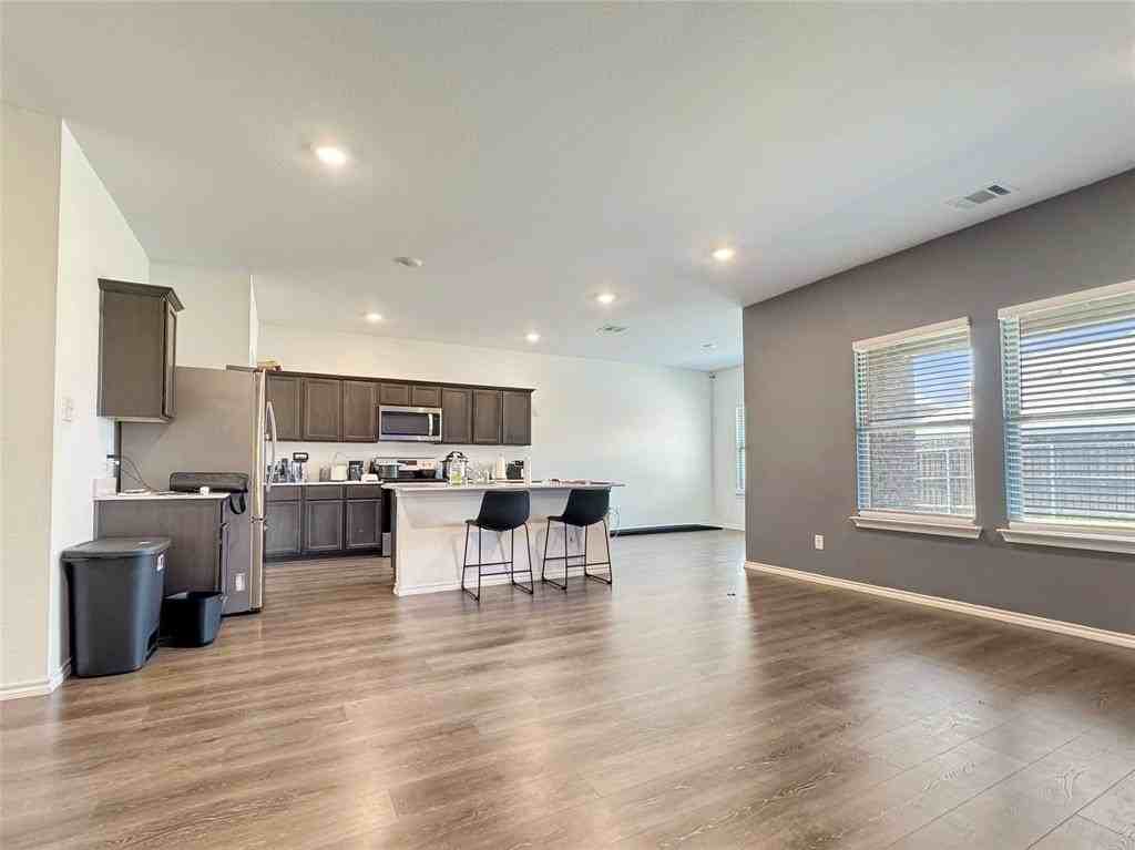 3204 Stanley St - Photo 3 of 19