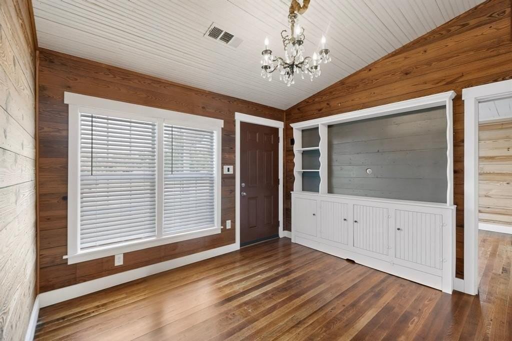 913 17th St - Photo 5 of 24