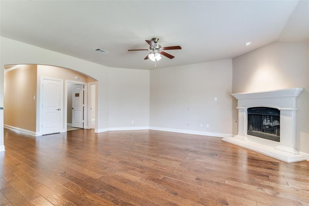 495 Chandler Ct - Photo 2 of 12