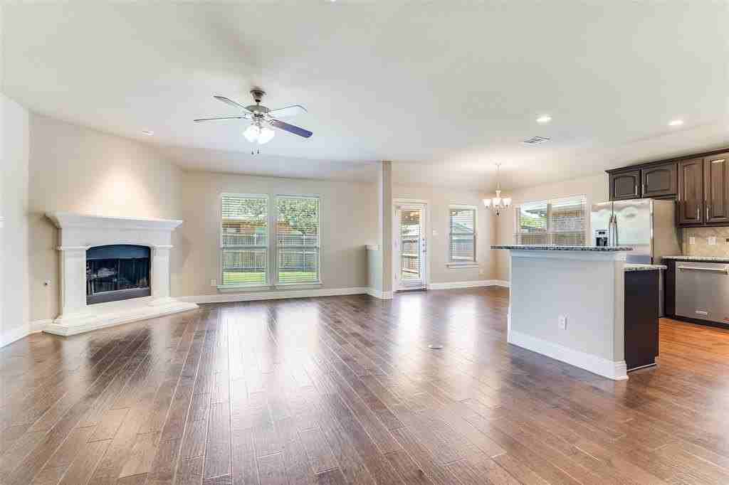 495 Chandler Ct - Photo 3 of 12