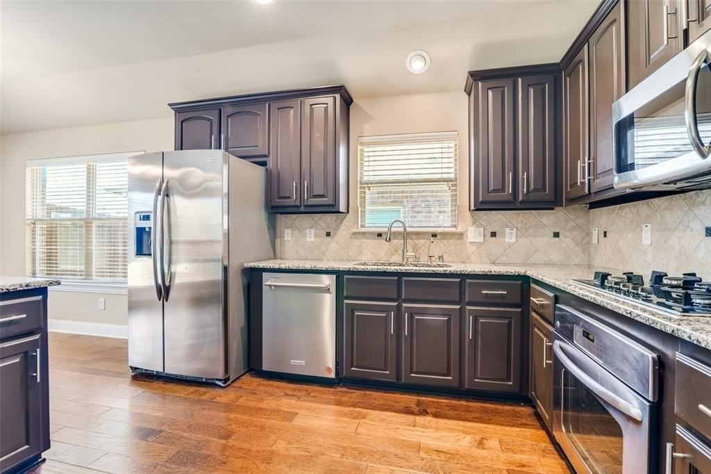 495 Chandler Ct - Photo 4 of 12