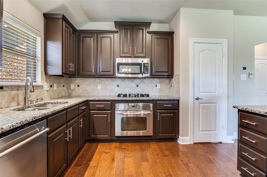 495 Chandler Ct - Photo 5 of 12
