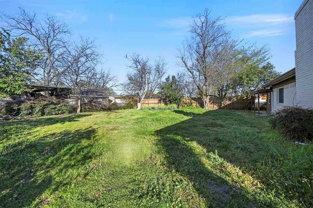 5421 Greenwood Way - Photo 3 of 27