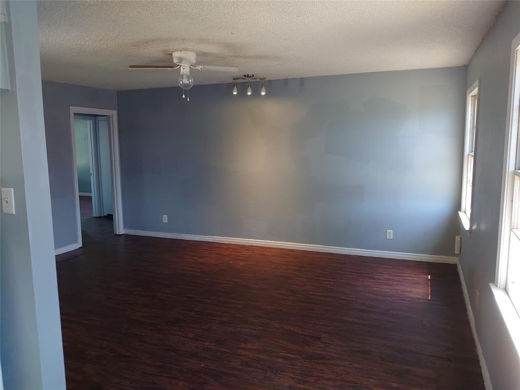 302 Fannin St - Photo 3 of 7