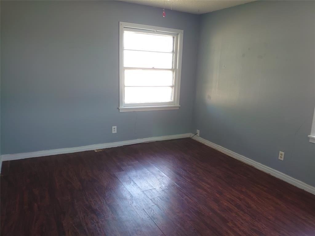 302 Fannin St - Photo 6 of 7