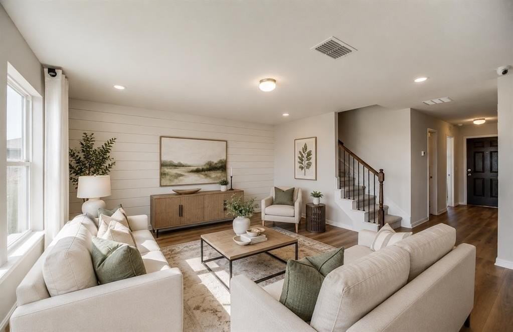 1806 Aslynn Cir - Photo 3 of 15
