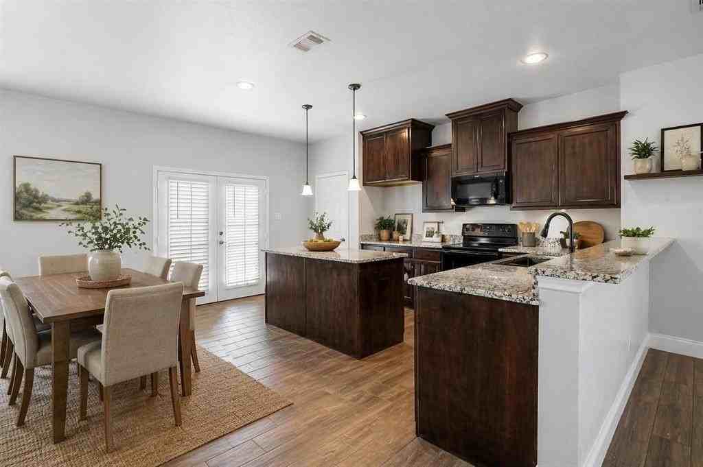 4901 Jefferson St - Photo 5 of 20