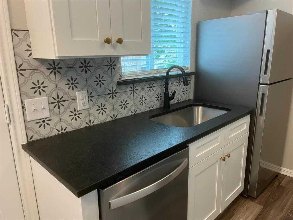 4814 Lovell Ave - Photo 3 of 19