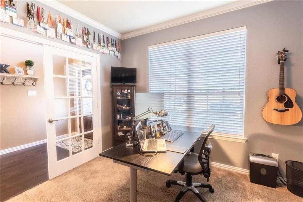 809 Park Place Ln - Photo 5 of 30