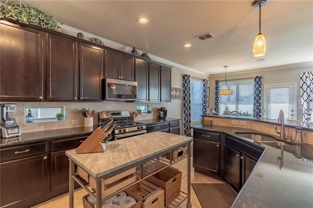 809 Park Place Ln - Photo 6 of 30