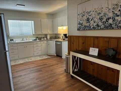 830 N Harbin Dr - Photo 3 of 26