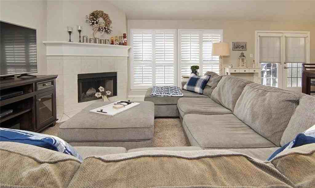 4812 Stetson Dr S - Photo 3 of 12