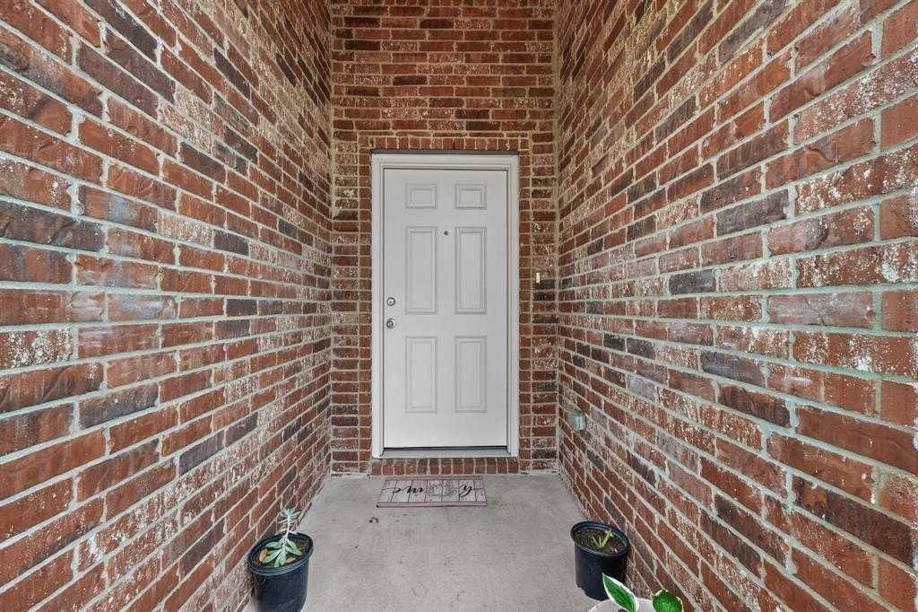 1409 Slate St - Photo 4 of 36