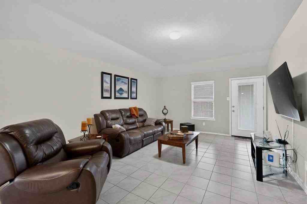 1409 Slate St - Photo 5 of 36