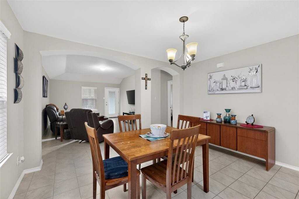 1409 Slate St - Photo 6 of 36