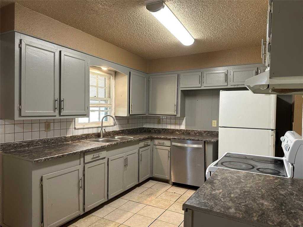 3296 Sandefer St - Photo 4 of 21