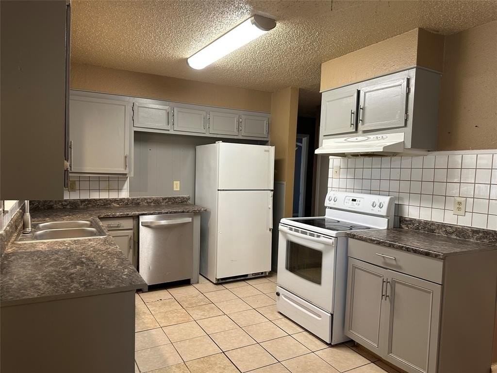 3296 Sandefer St - Photo 5 of 21