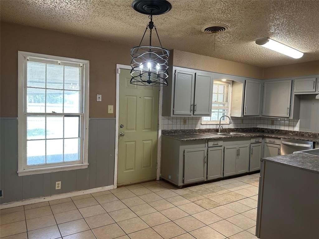 3296 Sandefer St - Photo 6 of 21