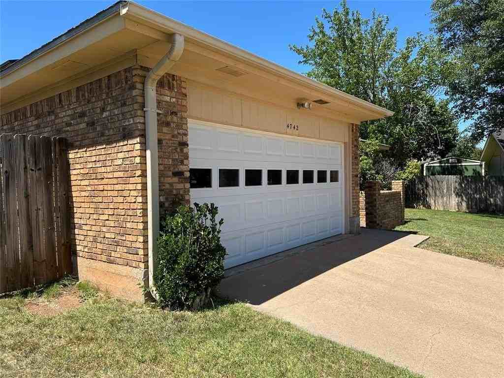 4742 Kevin Ct - Photo 2 of 30