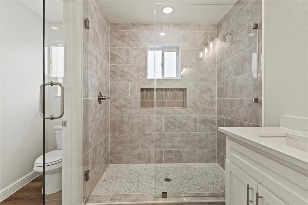 1246 Lowe St - Photo 5 of 16