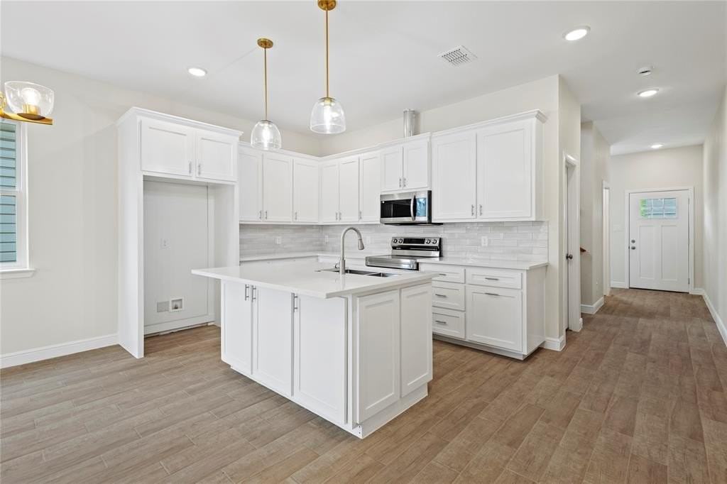 1246 Lowe St - Photo 7 of 16
