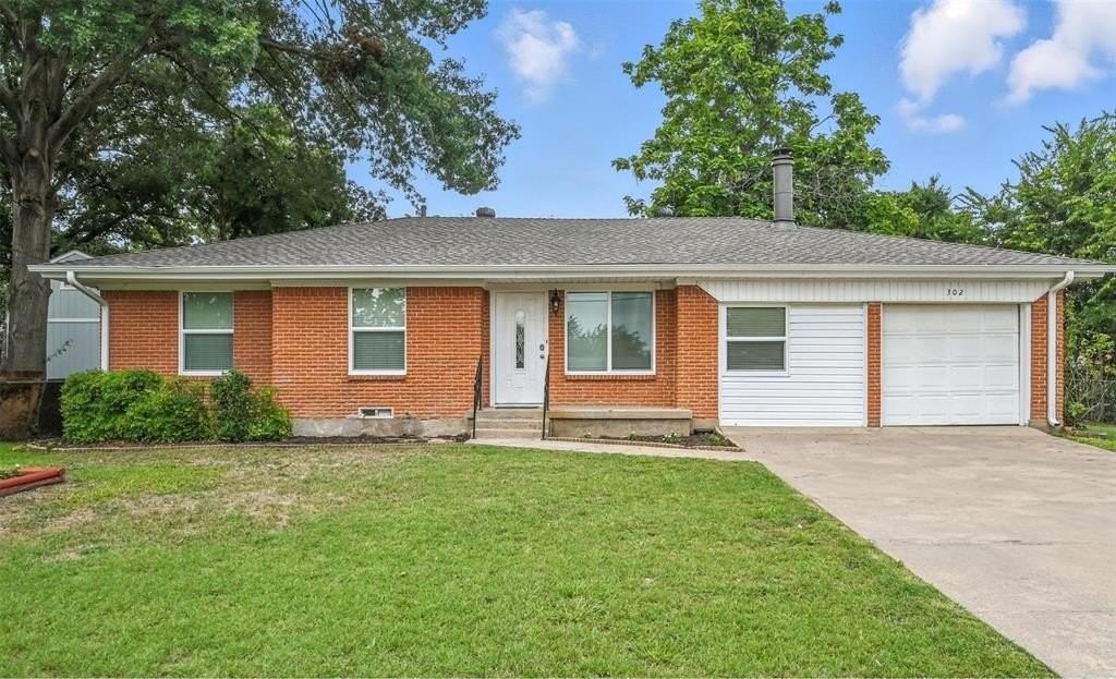 302 Young Dr - Photo 2 of 20