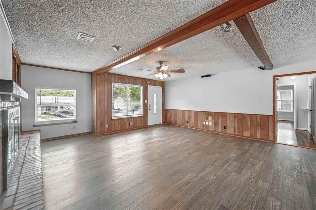 302 Young Dr - Photo 5 of 20